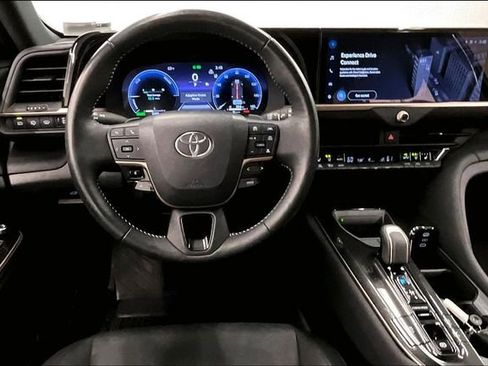 Used 2025 Toyota Crown Signia image 6