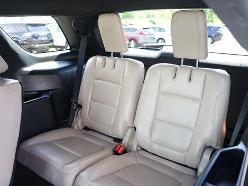 Used 2018 Ford Explorer Limited AWD/4WD image 16