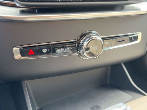 New 2026 Volvo XC90 B6 Plus w/ Protection Package Premier image 16