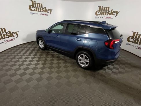 Used 2024 GMC Terrain SLE w/ Driver Convenience Package image 6