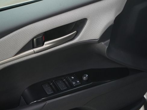 Used 2025 Toyota Camry SE image 19