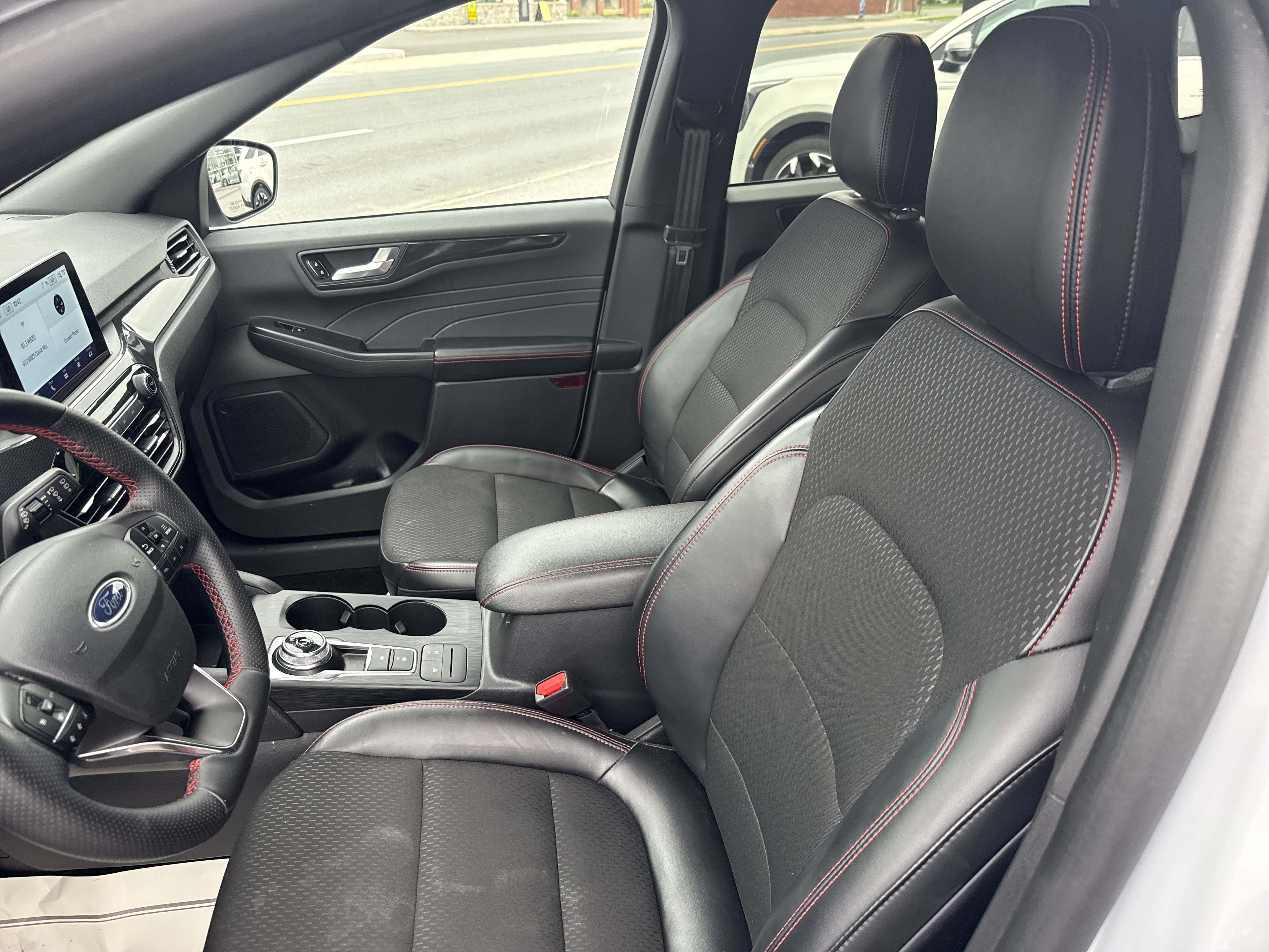 Used 2025 Ford Escape ST-Line Select AWD/4WD image 12