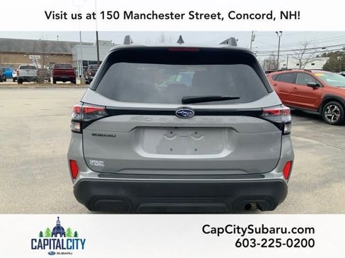 Used 2025 Subaru Forester Premium image 5