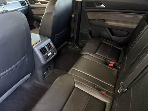 Used 2021 Volkswagen Atlas SE w/ Panoramic Sunroof Package image 12