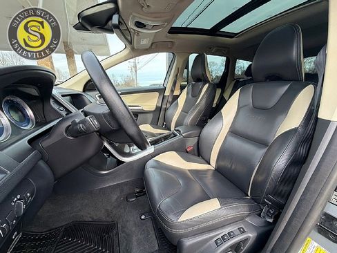 Used 2012 Volvo XC60 T6 R-Design image 10