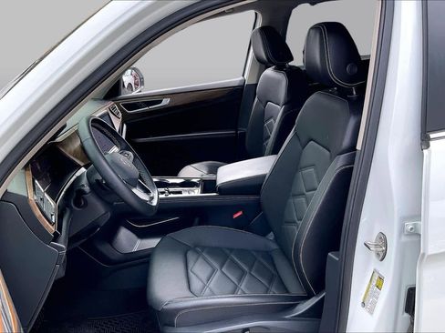 Used 2024 Volkswagen Atlas SE FWD image 8