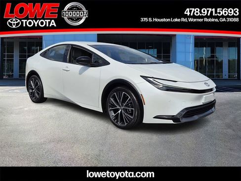 Used 2024 Toyota Prius XLE image 1