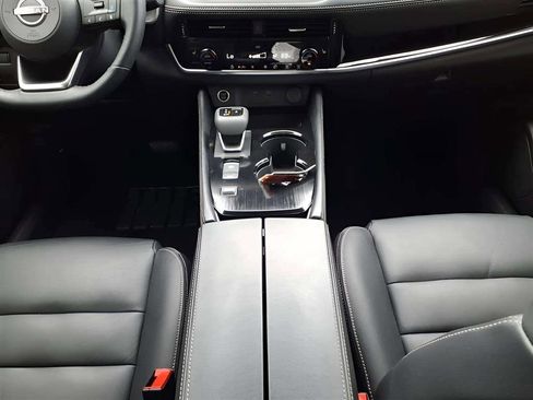 Used 2023 Nissan Rogue SL image 11