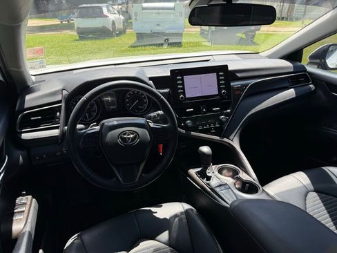 Used 2022 Toyota Camry SE image 9