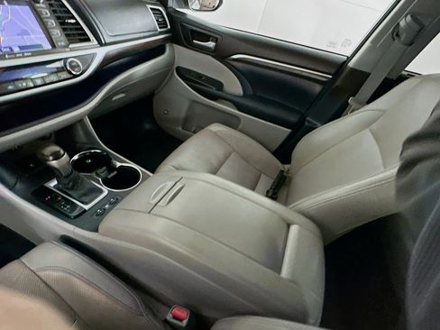 Used 2016 Toyota Highlander Limited image 26