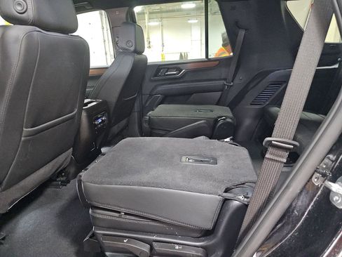 Used 2025 GMC Yukon Denali AWD/4WD image 14