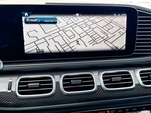 Used 2025 Mercedes-Benz GLS 63 AMG 4MATIC image 34