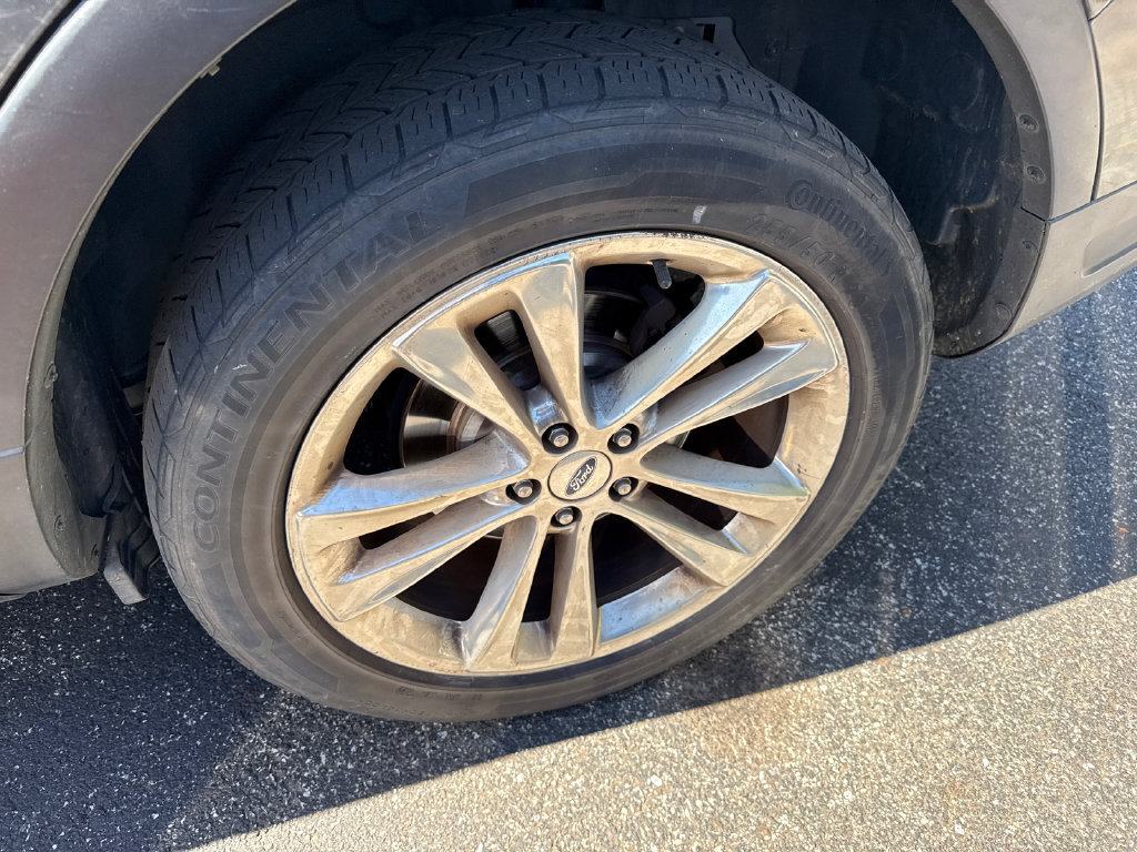 Used 2019 Ford Explorer XLT w/ Equipment Group 202A AWD/4WD image 13