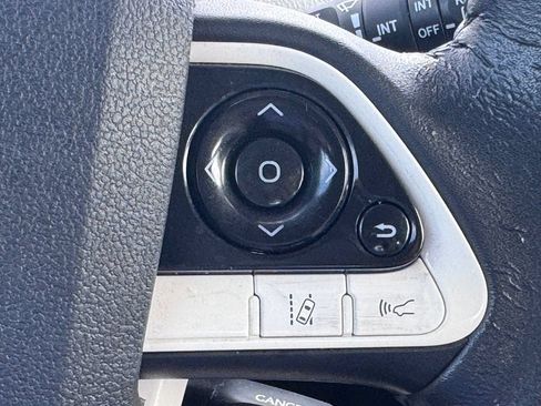 Used 2016 Toyota Prius Three w/ Advanced Technology Package FWD image 9