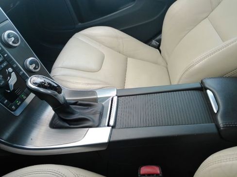 Used 2015 Volvo S60 T6 image 39