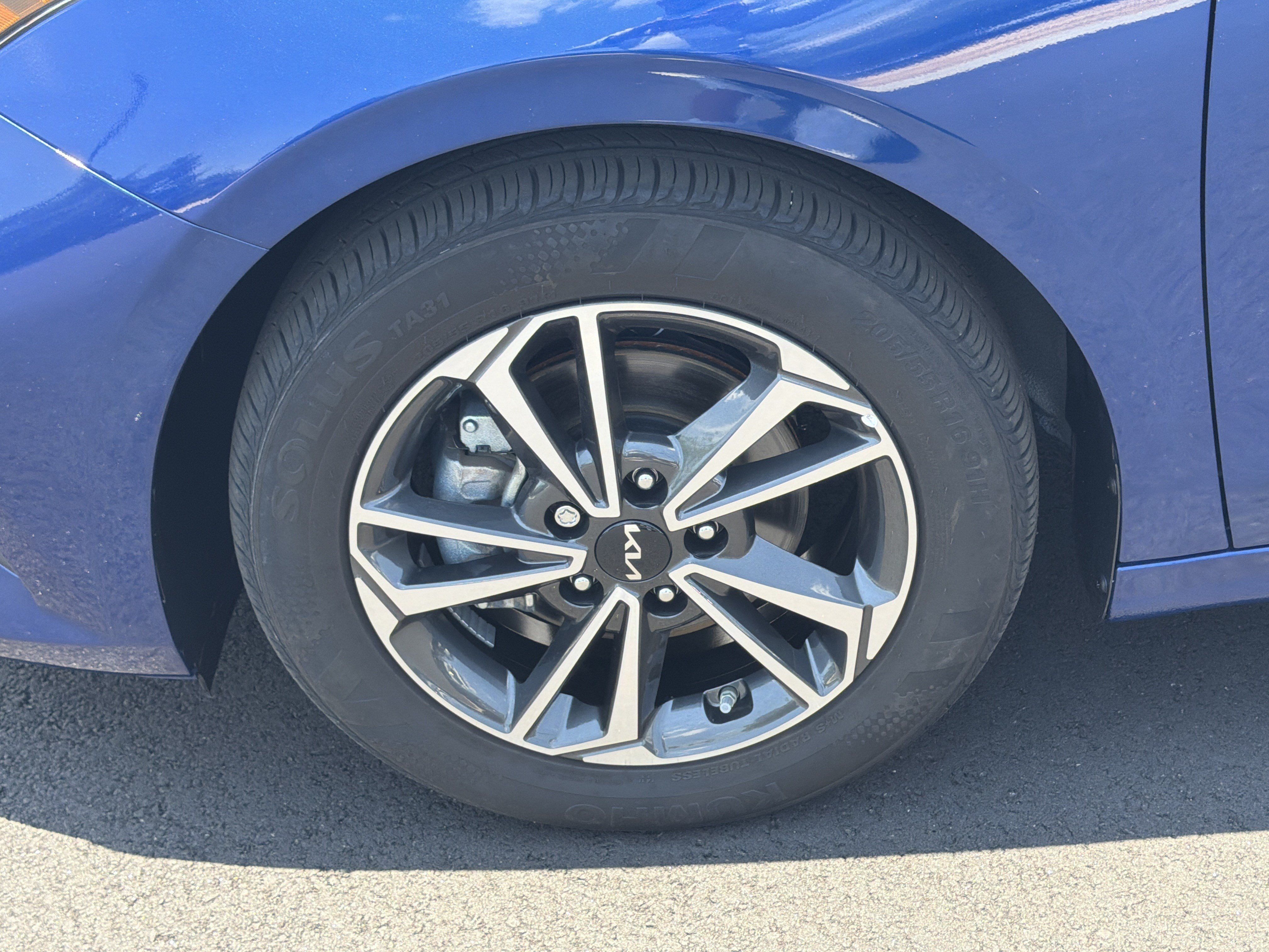 Certified 2024 Kia Forte LXS FWD image 11