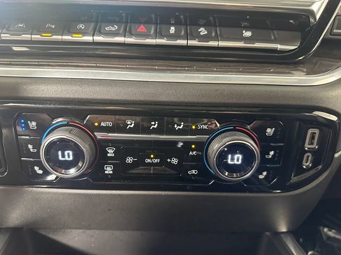 Used 2022 Chevrolet Silverado 1500 LTZ w/ LTZ Convenience Package II AWD/4WD image 35