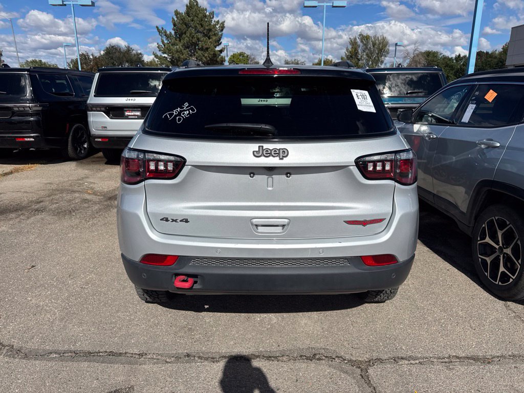 Used 2025 Jeep Compass Trailhawk AWD/4WD image 4