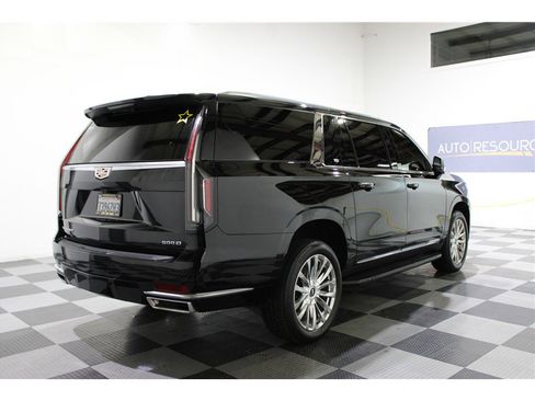 Used 2022 Cadillac Escalade ESV Premium Luxury image 4