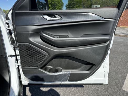 New 2025 Jeep Grand Cherokee L Laredo image 16