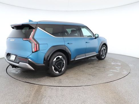 Used 2024 Kia EV9 Land image 5