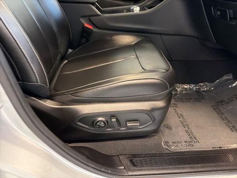 Used 2024 Jeep Grand Cherokee L Limited w/ Black Appearance Package image 15