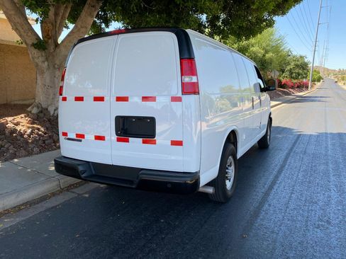 Used 2021 Chevrolet Express 2500 RWD image 6