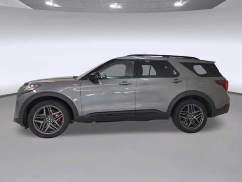 Used 2025 Ford Explorer ST-Line w/ ST-Line Street Pack AWD/4WD image 2