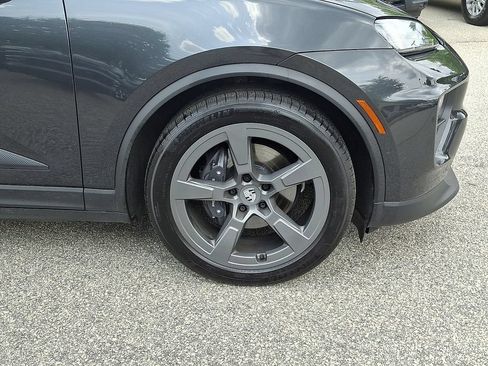 Used 2025 Porsche Macan Electric RWD image 8