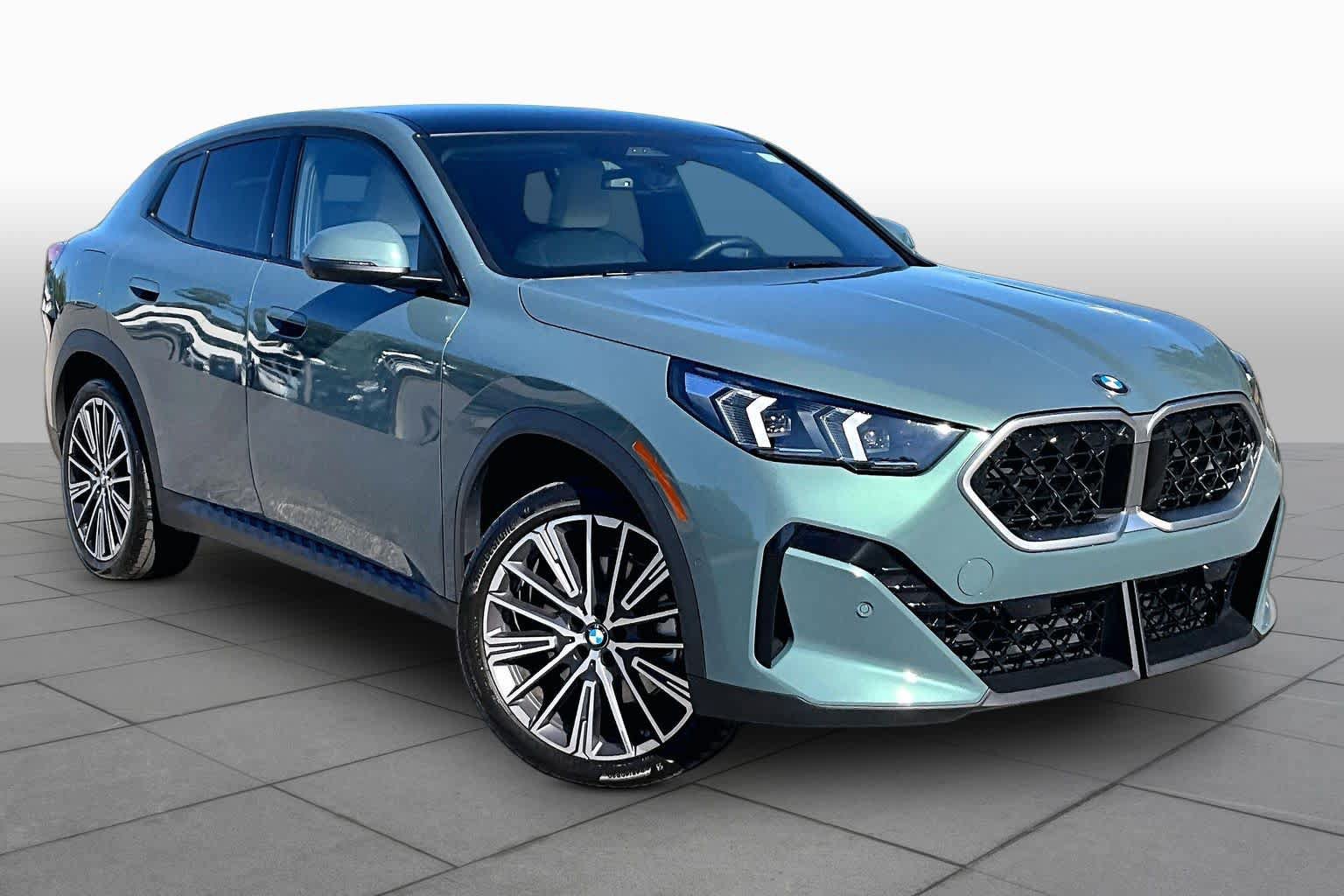 Used 2026 BMW X2 xDrive28i w/ Technology Package AWD/4WD image 2