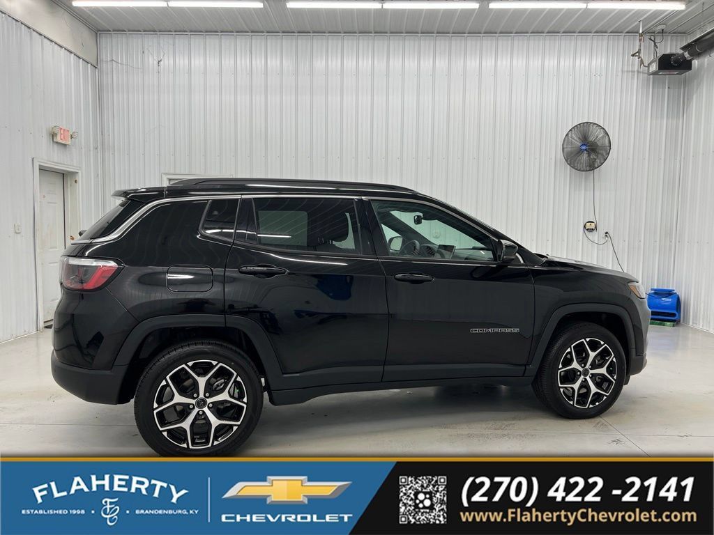 Used 2025 Jeep Compass Limited AWD/4WD image 2