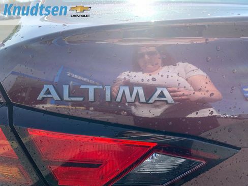 Used 2024 Nissan Altima 2.5 SV FWD image 10