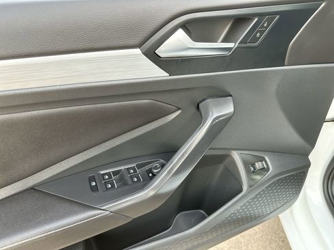 Used 2025 Volkswagen Jetta S image 13