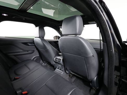 Used 2017 Jaguar F-PACE Premium image 21