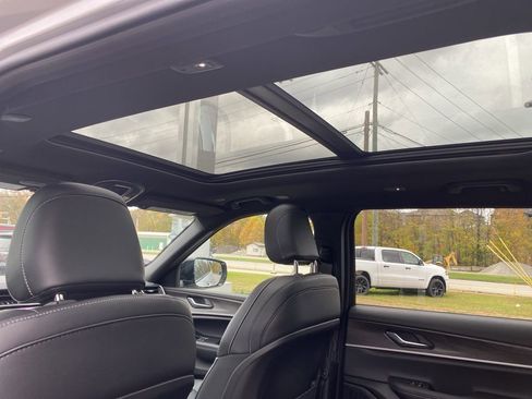 New 2025 Jeep Grand Cherokee L Limited w/ Black Appearance Package image 21