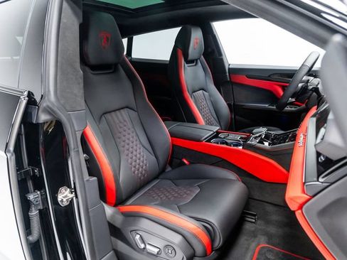 Used 2025 Lamborghini Urus SE AWD/4WD image 38