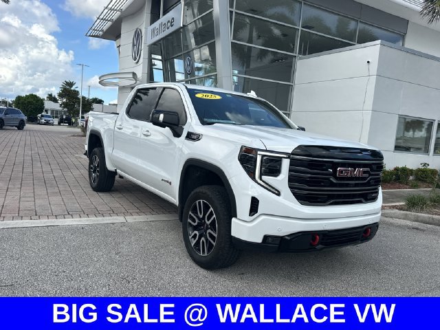Used 2025 GMC Sierra 1500 AT4 w/ Technology Package AWD/4WD image 4