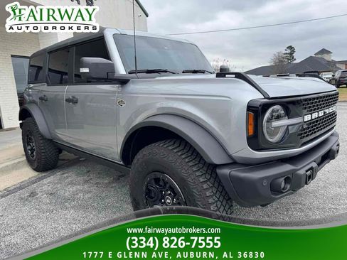 Used 2023 Ford Bronco Wildtrak image 4
