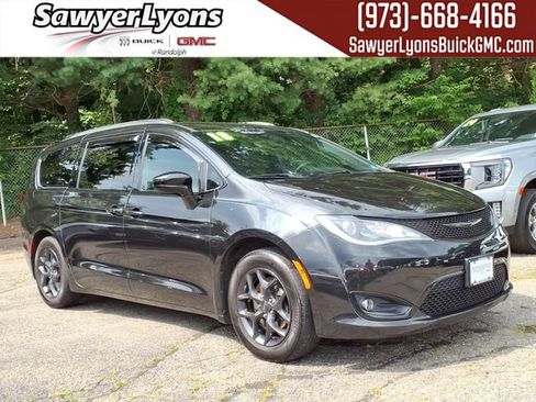 Used 2018 Chrysler Pacifica Touring-L Plus w/ S Appearance Package FWD image 1