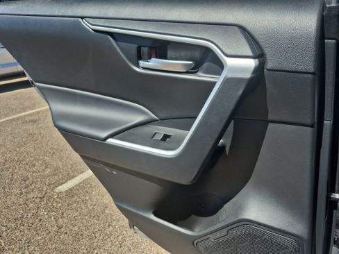 Used 2025 Toyota RAV4 XLE AWD/4WD image 19