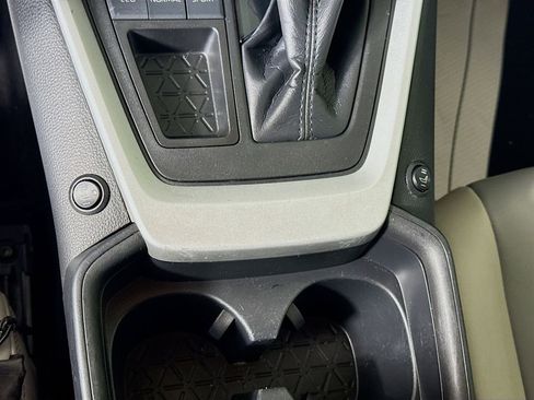 Used 2020 Toyota RAV4 XLE Premium image 12