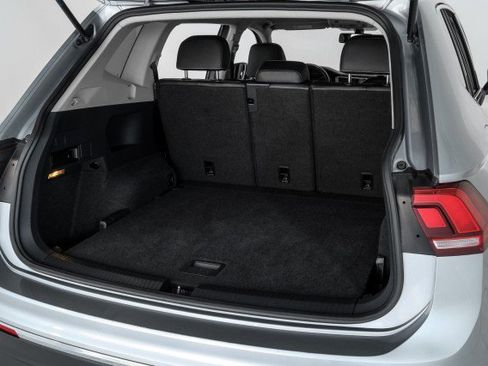 Used 2021 Volkswagen Tiguan SE R-Line image 57