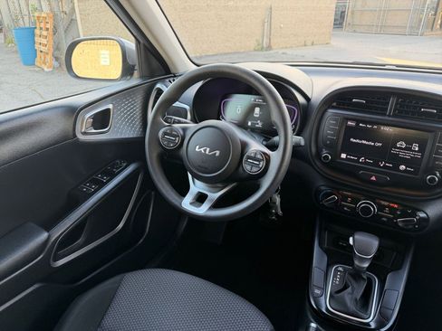 Used 2025 Kia Soul LX w/ LX Technology Package image 32