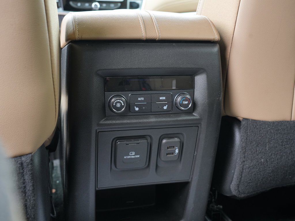 Used 2023 Chevrolet Traverse Premier AWD/4WD image 29