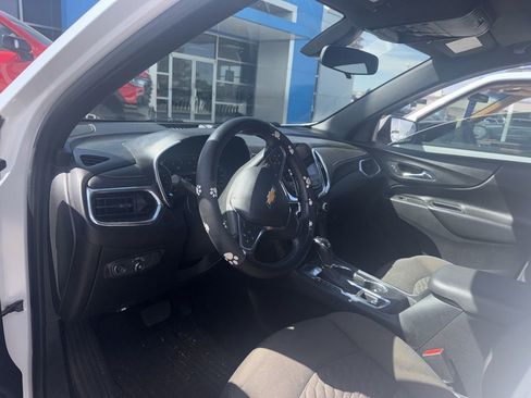 Used 2019 Chevrolet Equinox LT w/ Sun & Navigation Package AWD/4WD image 2
