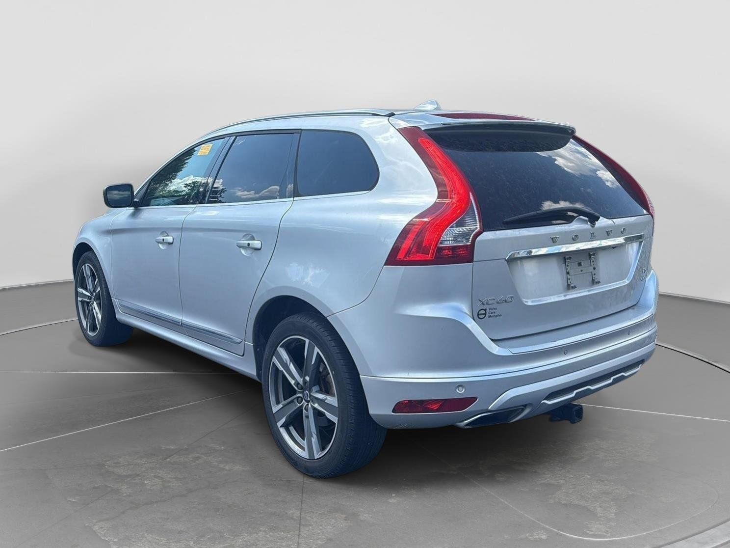 Used 2017 Volvo XC60 T5 Dynamic w/ Preferred Option Package AWD/4WD image 2