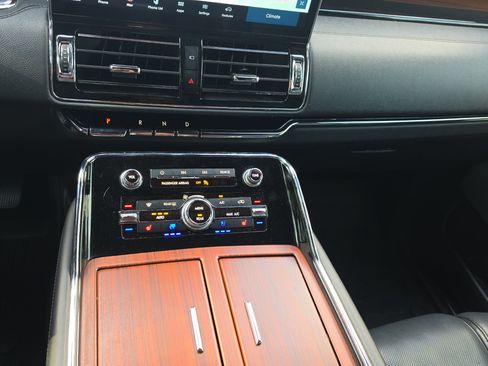 Used 2023 Lincoln Navigator Reserve RWD image 17