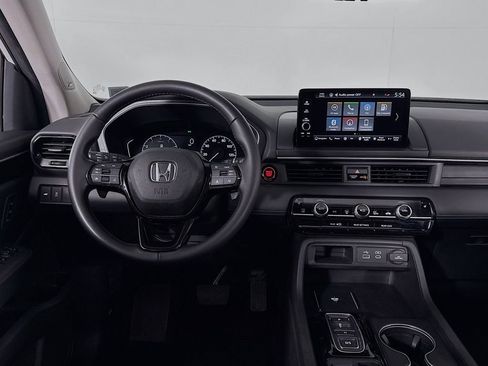 Used 2023 Honda Pilot Touring image 11