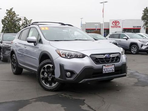 Used 2022 Subaru Crosstrek 2.0i Premium w/ Moonroof Package image 2