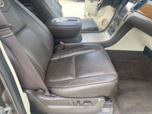 Used 2013 Cadillac Escalade Platinum AWD/4WD image 30